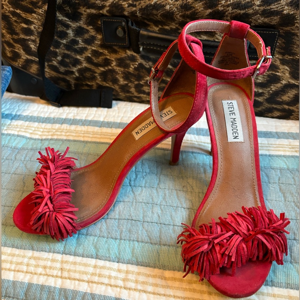 Steve Madden cute red sandals